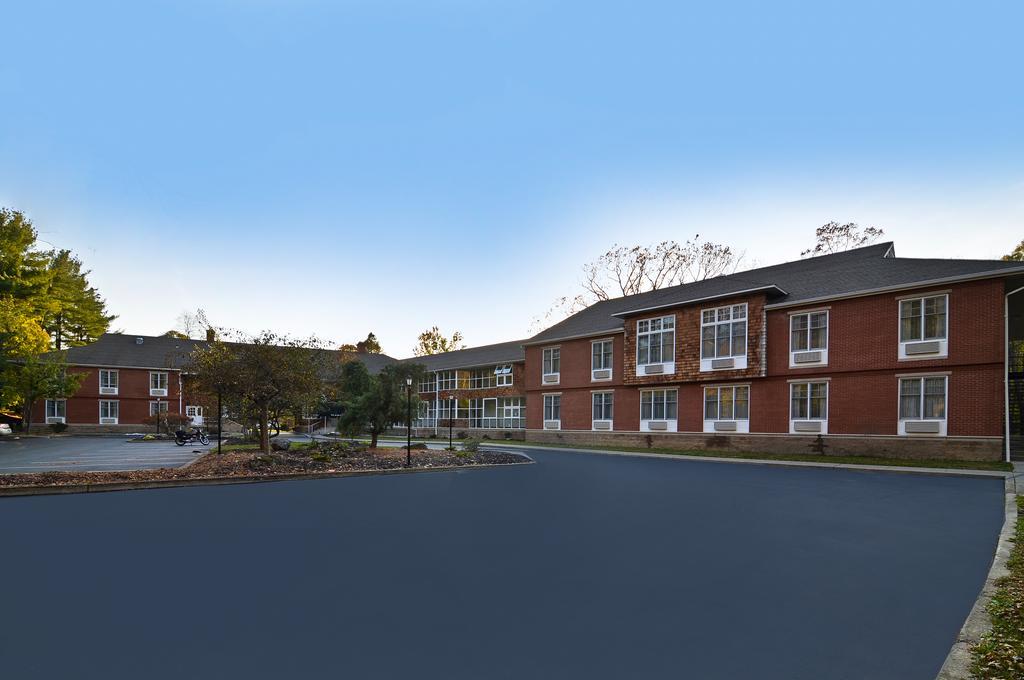 Best Western Plus The Inn & Suites At The Falls Poughkeepsie Exterior photo